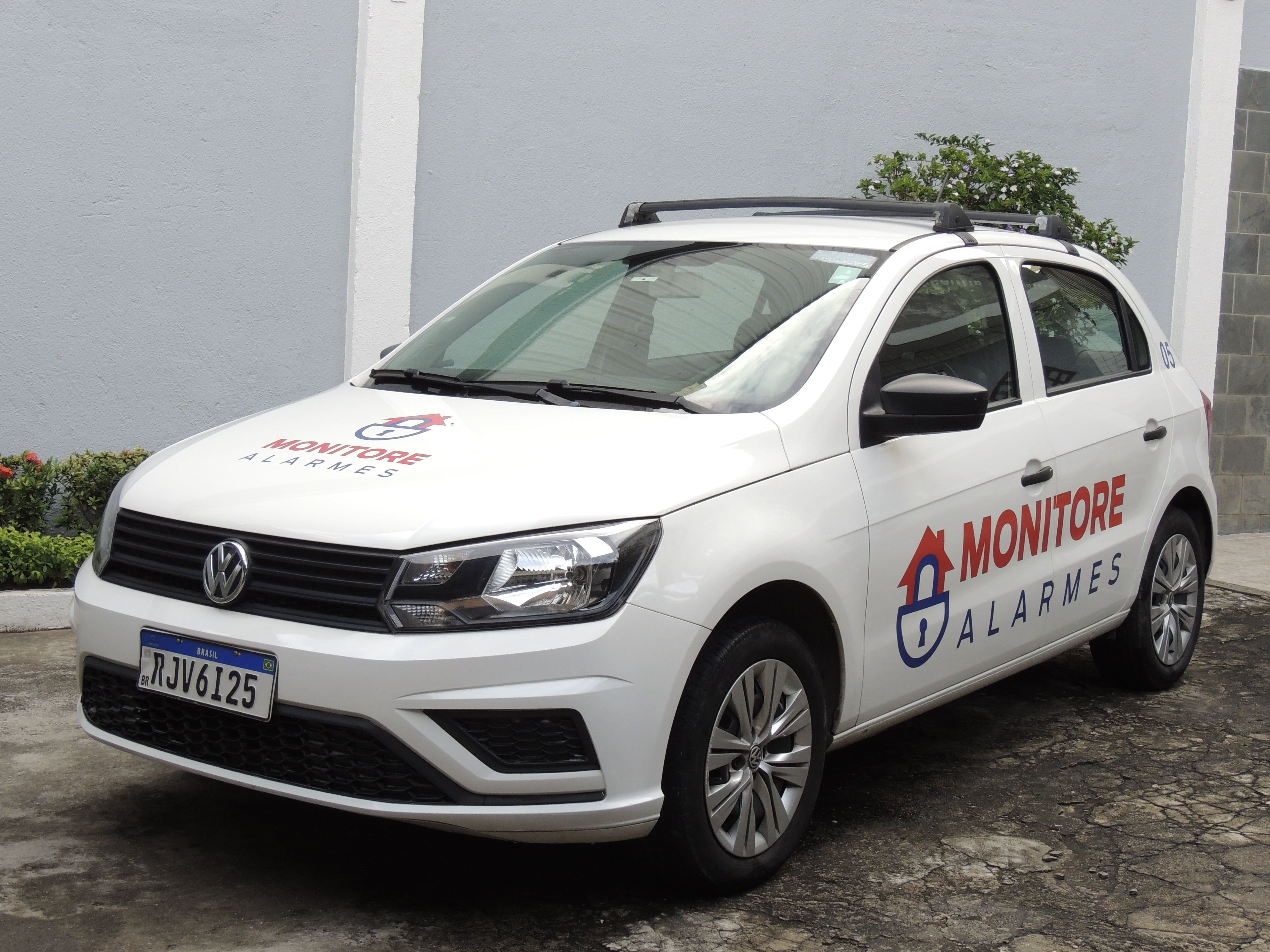 Veículo adesivado (1).jpg